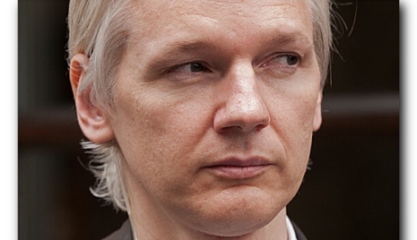 С основателя Wikileaks сняли два обвинения